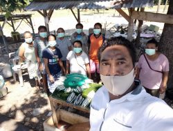 Relawan Covid-19 Malaka Bagi Masker Gratis Di Umatoos