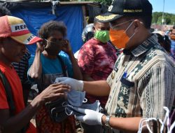 Wali Kota Kupang Bagi 1000 Masker Kepada Warga