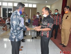 72 Pensiunan PNS Terima Santunan Dari Walikota Kupang